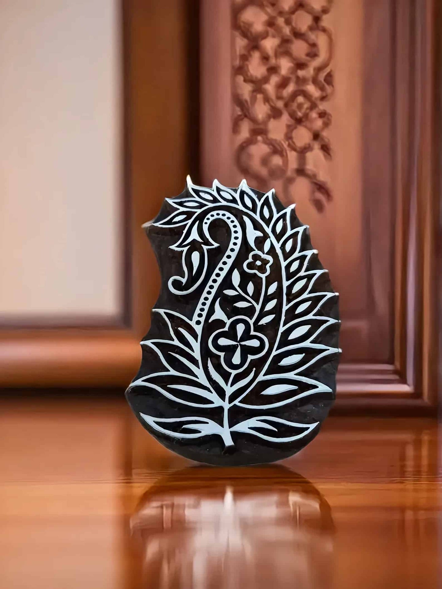 An Elegant Paisley image 1