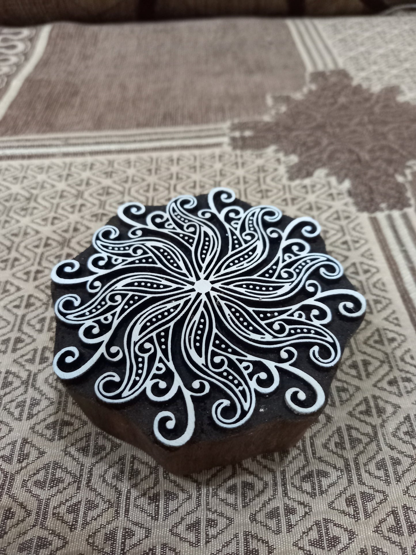 Curvy Leaf Pattern Mandala ,pottery stamp ceramic mold scrapbooking tjap batik printing floral carved stamps.