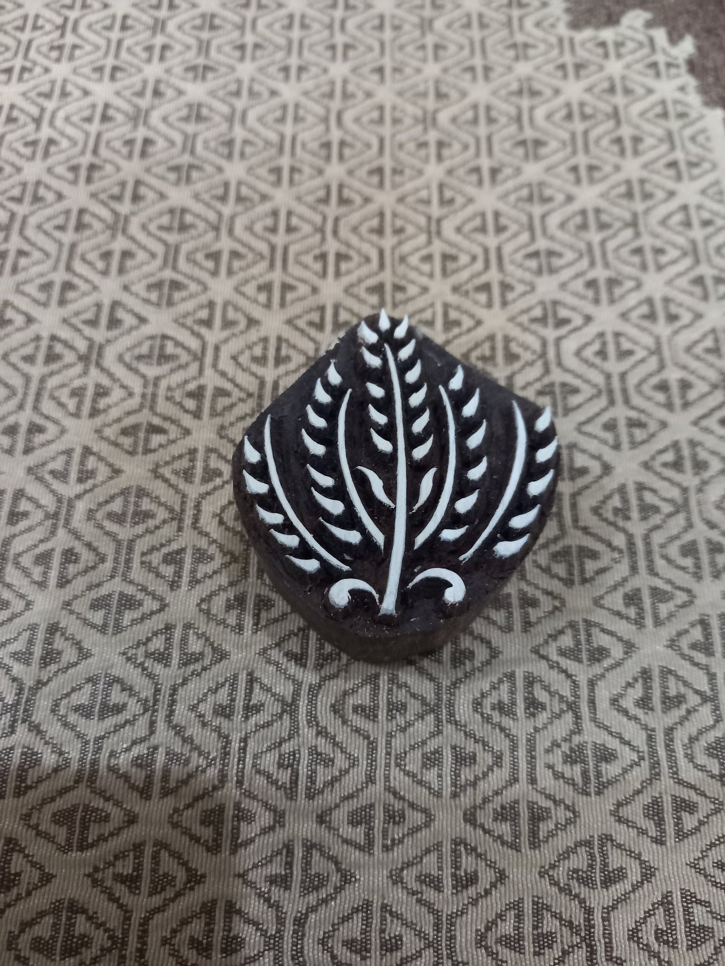 A Leaves Bunch,pottery stamp ceramic mould scrapbooking tjap batik printing floral carved stamps.