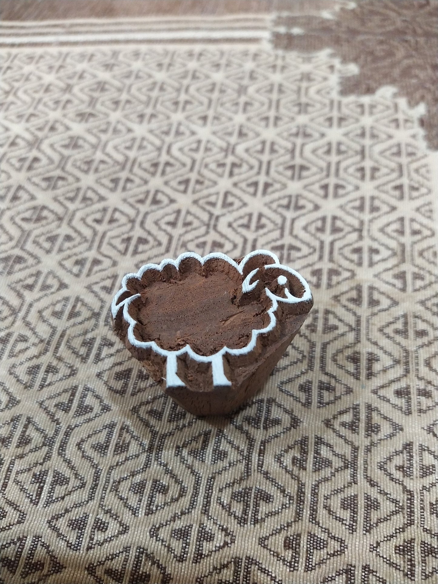 A sheep pottery stamp ceramic mold scrapbooking tjap batik printing floral carved stamps.
