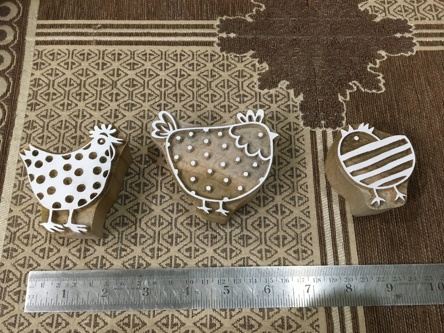 Whimsical Hen Neighbors: Wooden Printing Blocks for Delightful Artistry