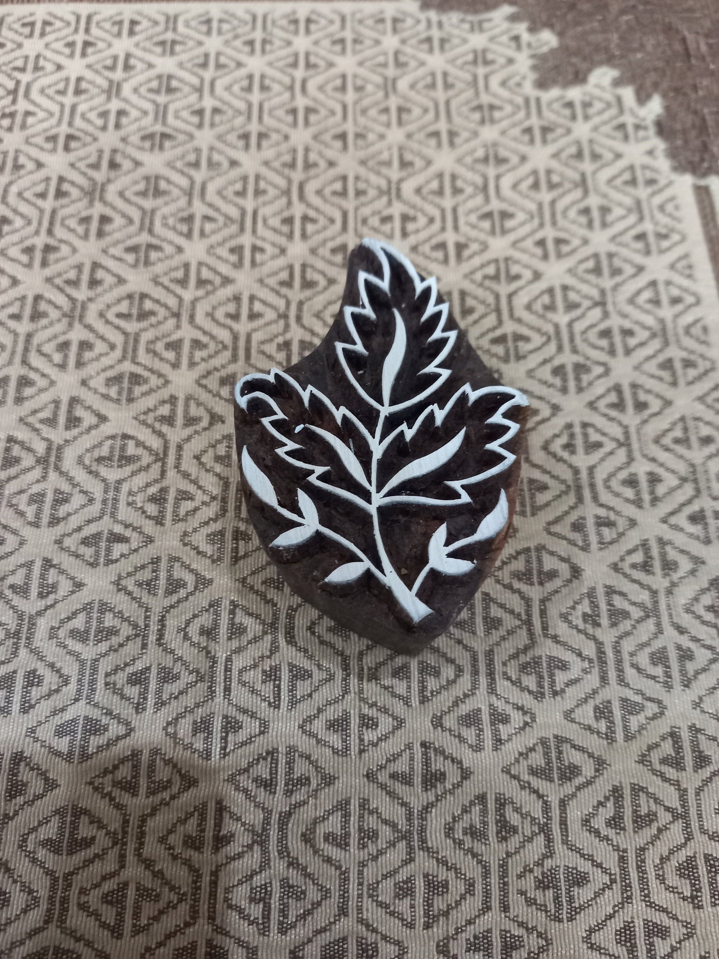 A  Leaves with leaves pottery stamp ceramic mould scrapbooking tjap batik printing floral carved stamps.