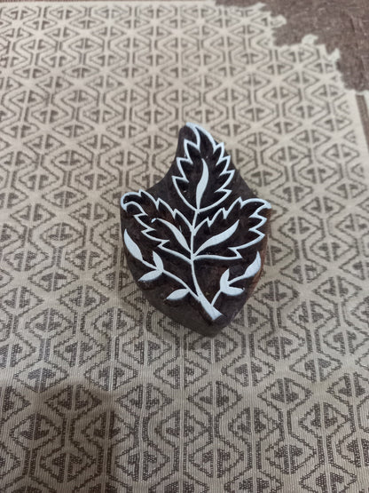 A  Leaves with leaves pottery stamp ceramic mould scrapbooking tjap batik printing floral carved stamps.